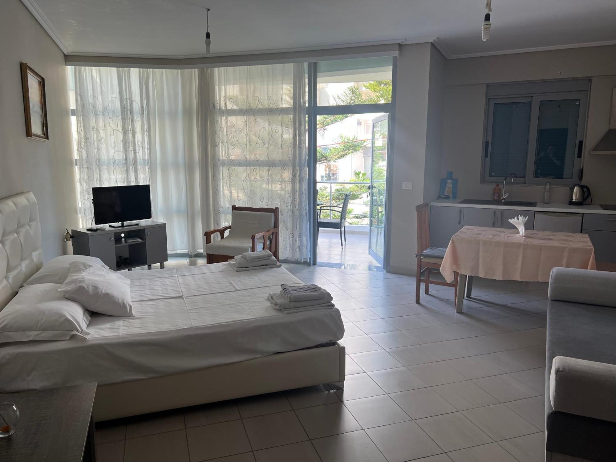 סרנדה Lorenso Guest House מראה חיצוני תמונה