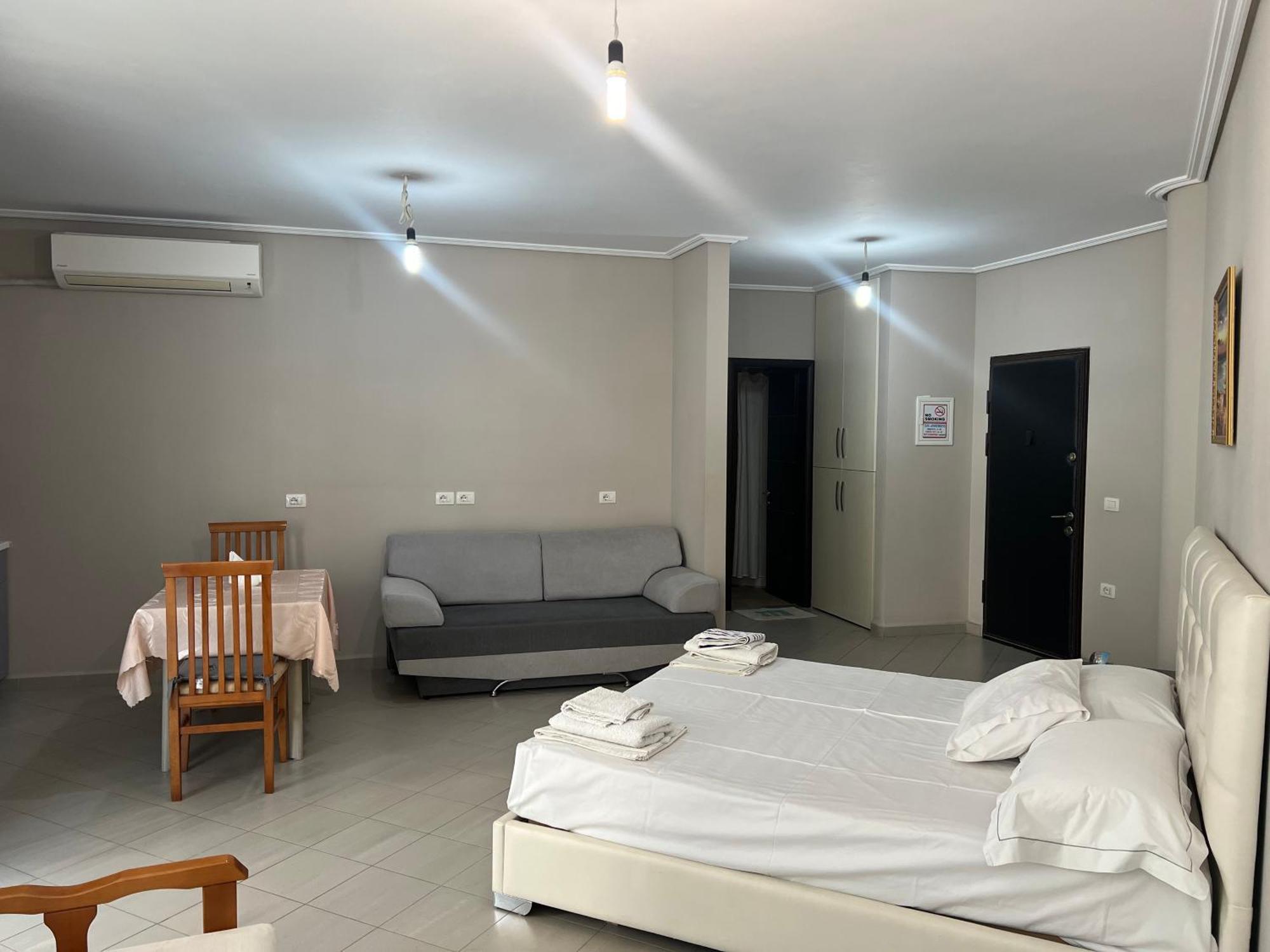 סרנדה Lorenso Guest House מראה חיצוני תמונה